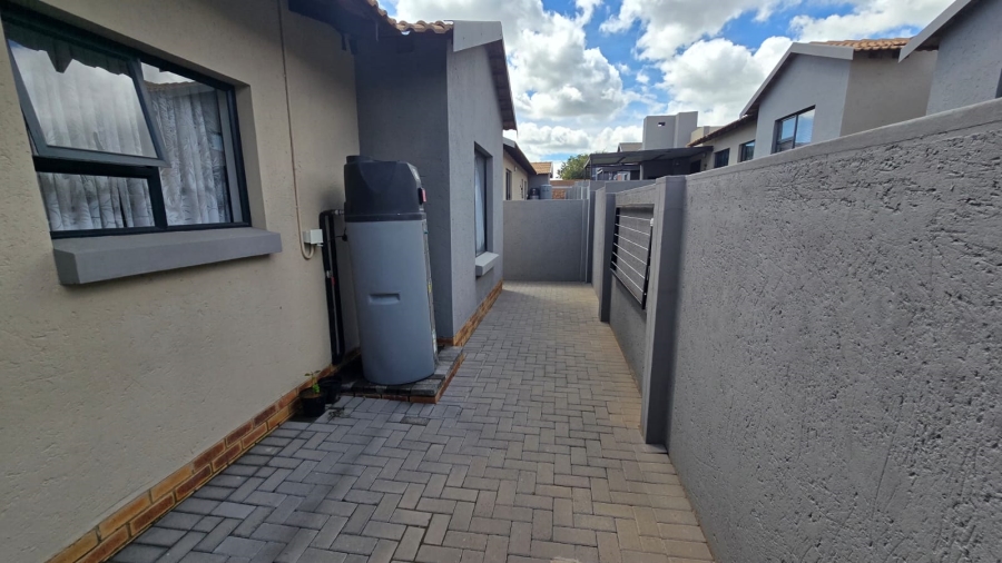 3 Bedroom Property for Sale in Heuwelsig Free State